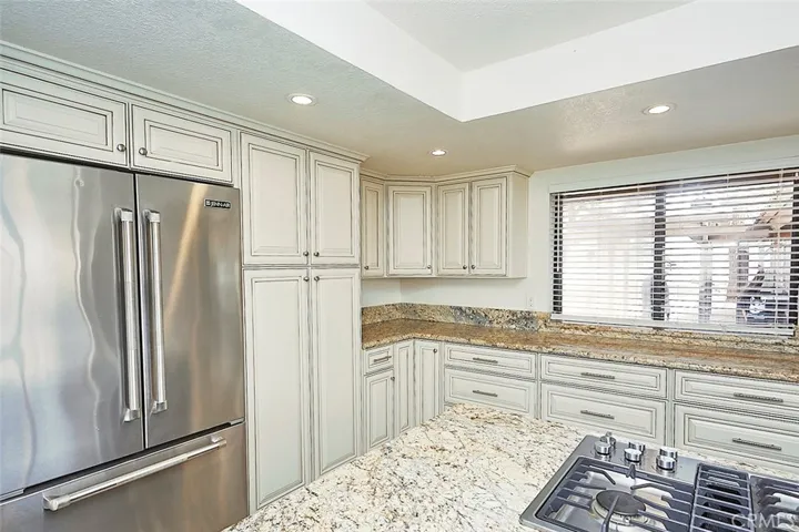 10375 Deep Creek Road, Apple Valley, California 92308
