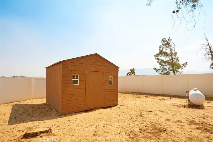 10375 Deep Creek Road, Apple Valley, California 92308