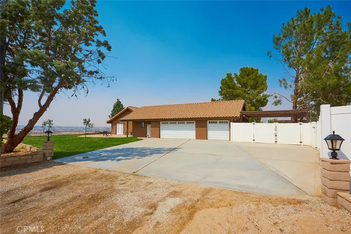 10375 Deep Creek Road, Apple Valley, California 92308