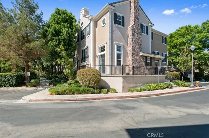 23420 Waterway Lane 11, Valencia, California 91355