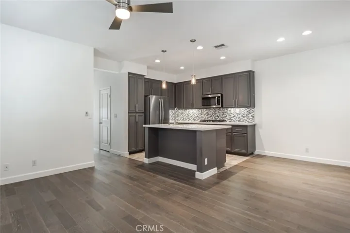 23420 Waterway Lane 11, Valencia, California 91355