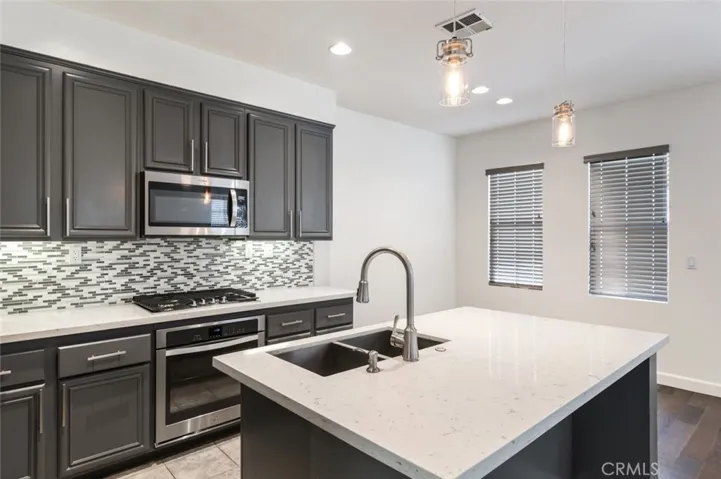 23420 Waterway Lane 11, Valencia, California 91355