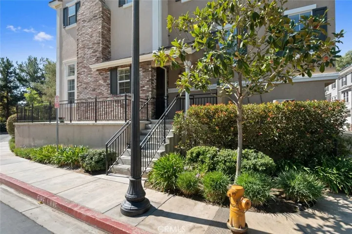 23420 Waterway Lane 11, Valencia, California 91355