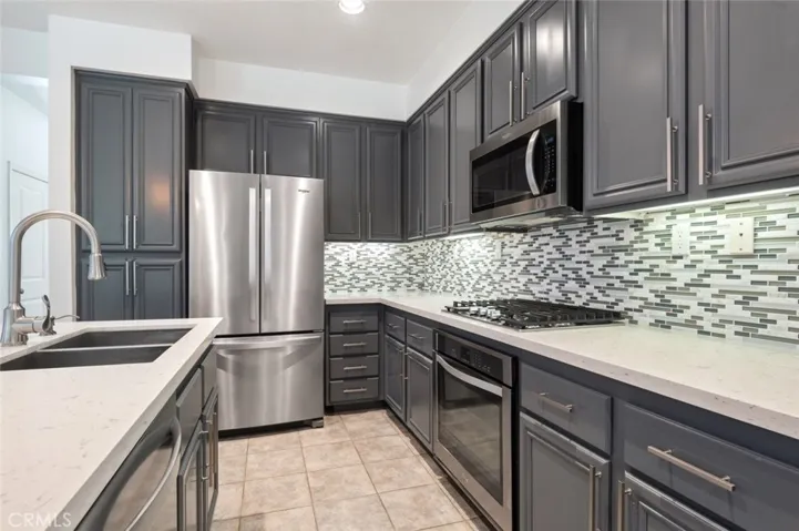 23420 Waterway Lane 11, Valencia, California 91355