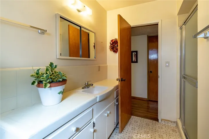 3/4 bathroom
