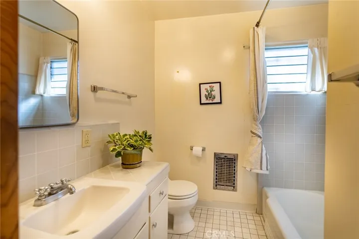 full bathroom
