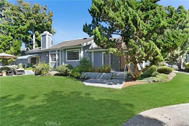 20065 Waterford Lane, Huntington Beach, California 92646
