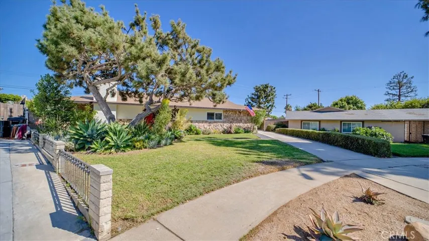 352 Savannah Court, Upland, California 91784