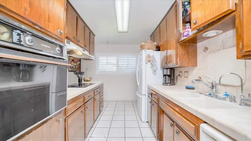 352 Savannah Court, Upland, California 91784