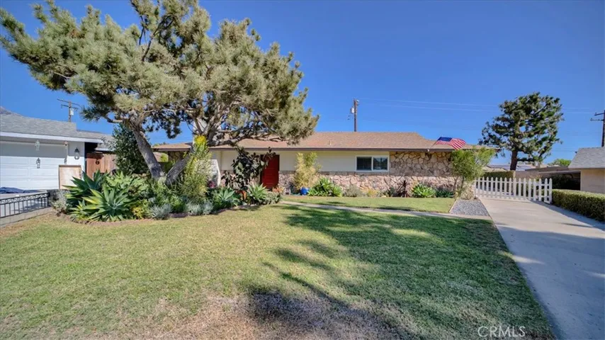 352 Savannah Court, Upland, California 91784