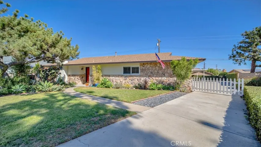 352 Savannah Court, Upland, California 91784