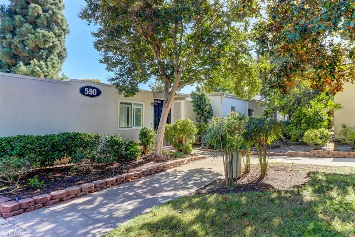 590 Ave Majorca B, Laguna Woods, California 92637
