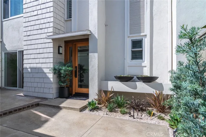 Large front patio area