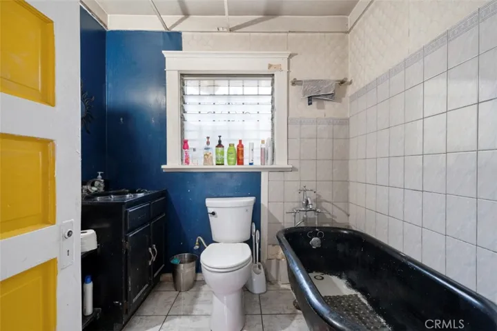 4915 4th Avenue, Los Angeles, California 90043