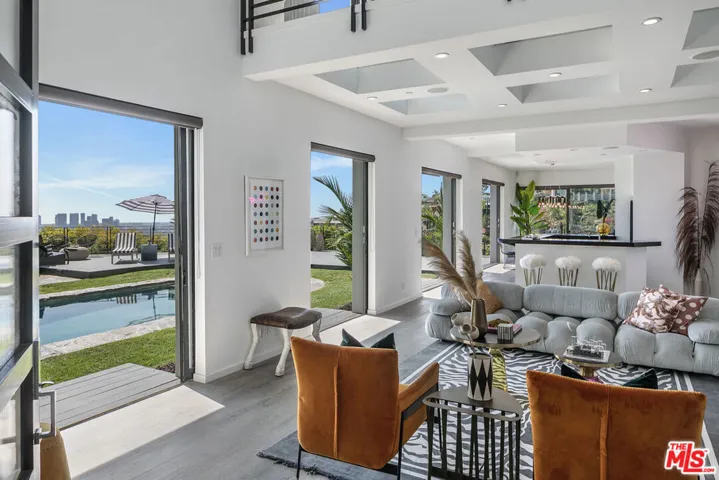1501 Viewsite Terrace, Los Angeles, California 90069