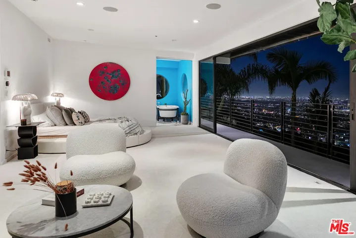 1501 Viewsite Terrace, Los Angeles, California 90069