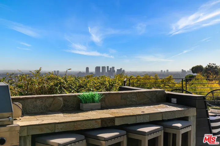 1501 Viewsite Terrace, Los Angeles, California 90069