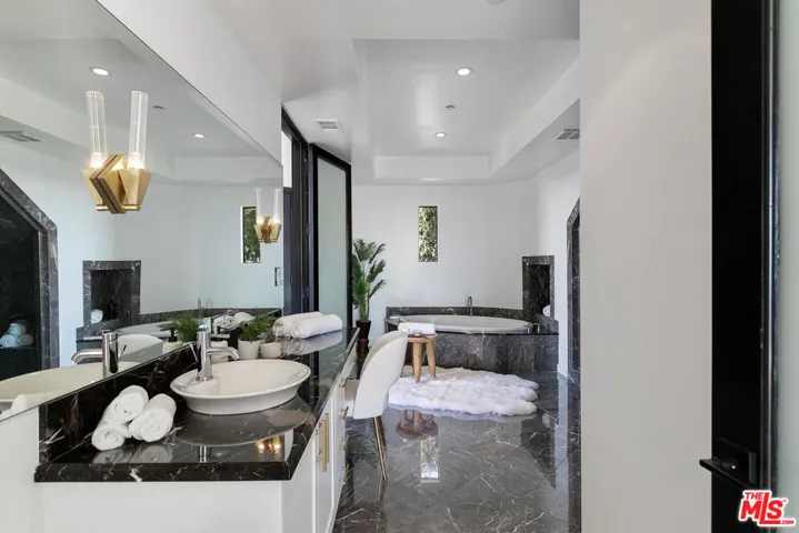 1501 Viewsite Terrace, Los Angeles, California 90069