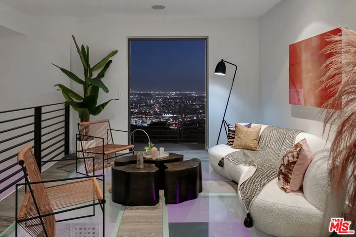 1501 Viewsite Terrace, Los Angeles, California 90069