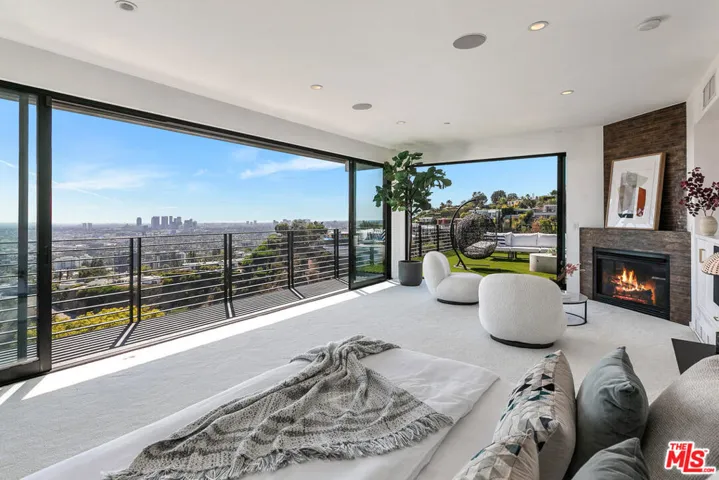 1501 Viewsite Terrace, Los Angeles, California 90069