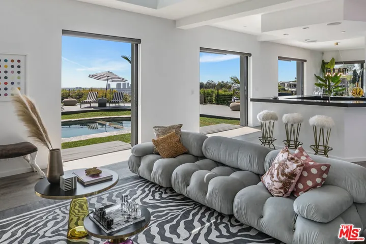 1501 Viewsite Terrace, Los Angeles, California 90069