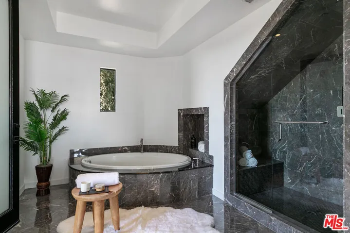 1501 Viewsite Terrace, Los Angeles, California 90069