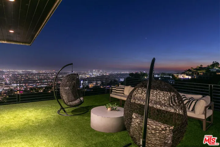 1501 Viewsite Terrace, Los Angeles, California 90069