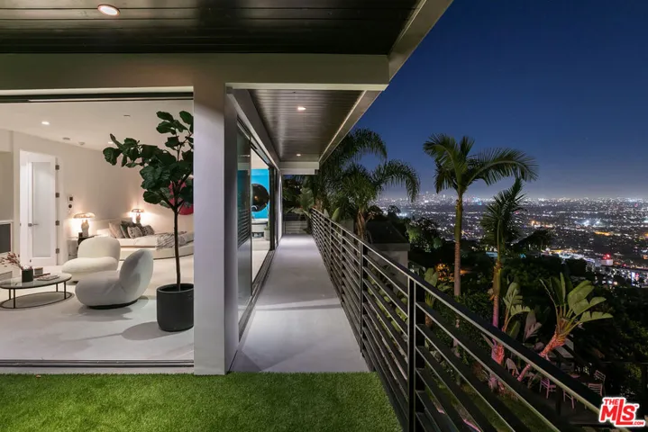 1501 Viewsite Terrace, Los Angeles, California 90069