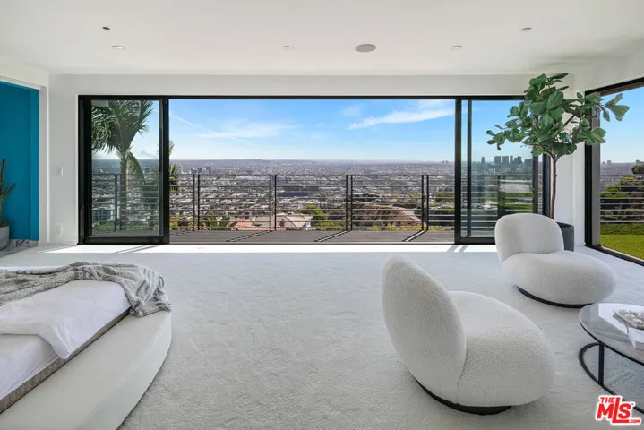 1501 Viewsite Terrace, Los Angeles, California 90069