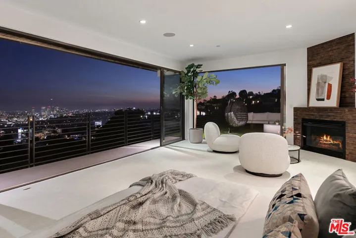 1501 Viewsite Terrace, Los Angeles, California 90069