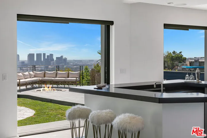 1501 Viewsite Terrace, Los Angeles, California 90069