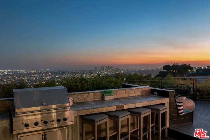 1501 Viewsite Terrace, Los Angeles, California 90069