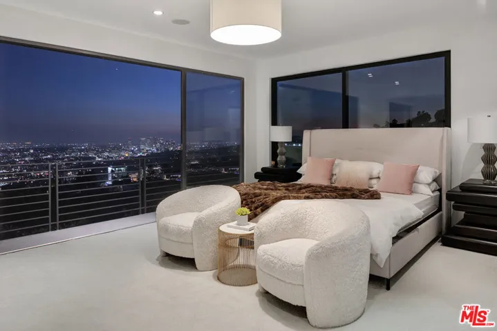 1501 Viewsite Terrace, Los Angeles, California 90069