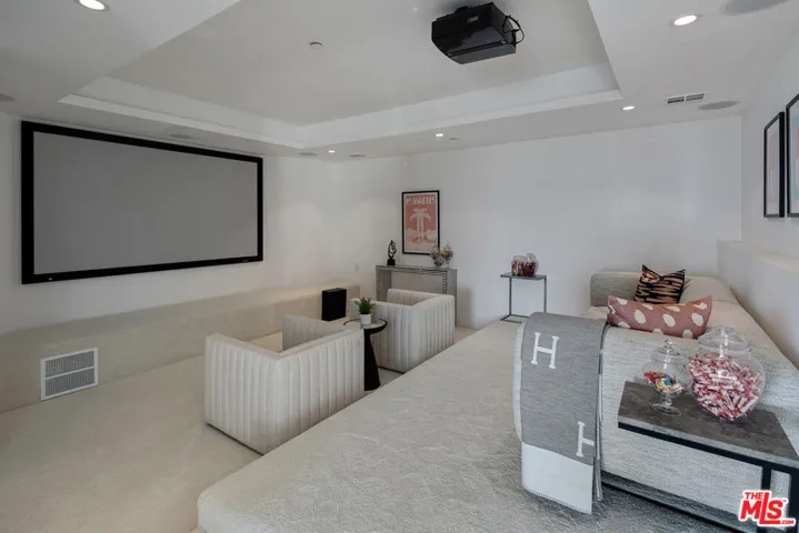 1501 Viewsite Terrace, Los Angeles, California 90069