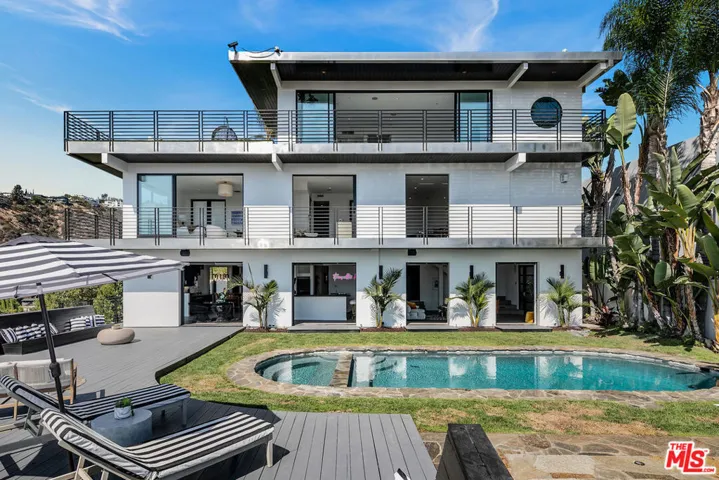 1501 Viewsite Terrace, Los Angeles, California 90069