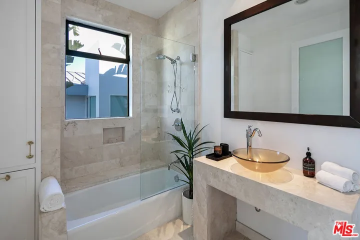 1501 Viewsite Terrace, Los Angeles, California 90069