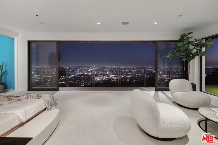 1501 Viewsite Terrace, Los Angeles, California 90069