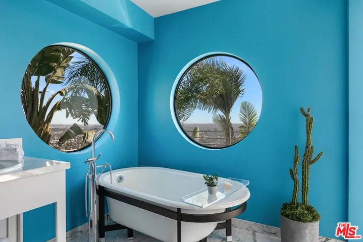 1501 Viewsite Terrace, Los Angeles, California 90069