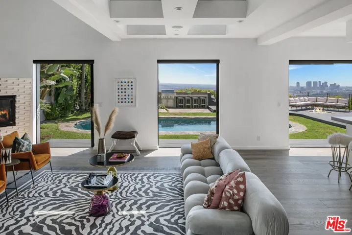 1501 Viewsite Terrace, Los Angeles, California 90069