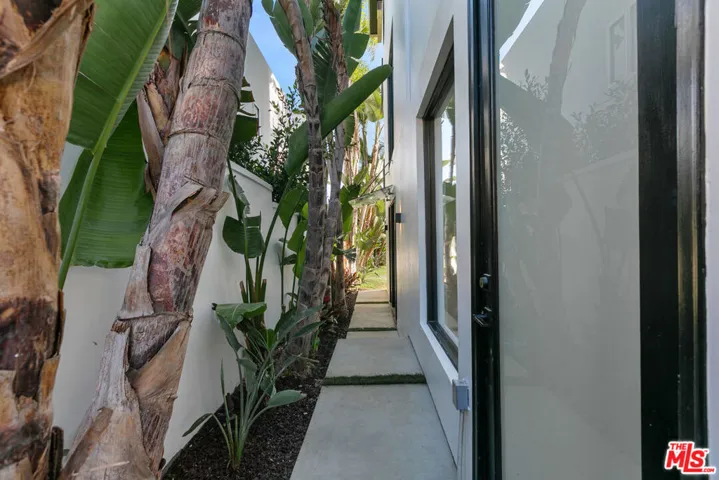 1501 Viewsite Terrace, Los Angeles, California 90069