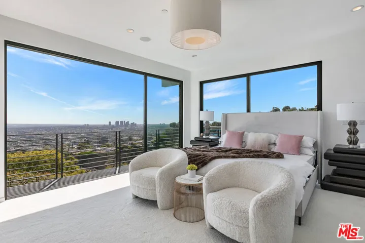 1501 Viewsite Terrace, Los Angeles, California 90069
