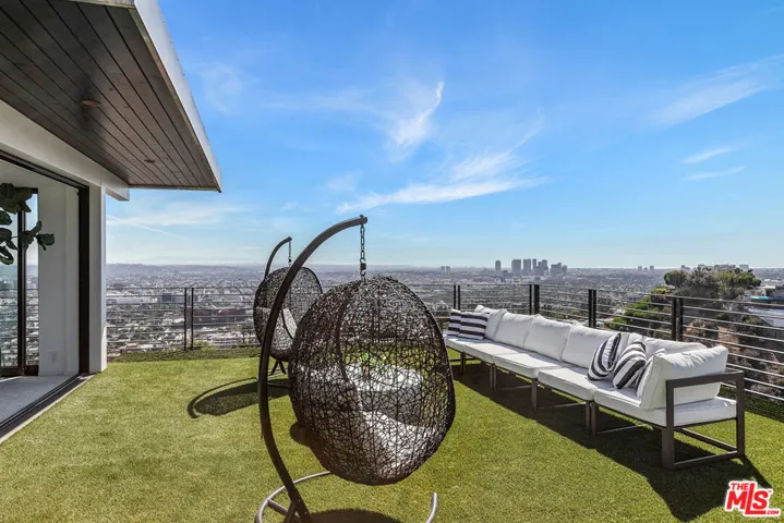 1501 Viewsite Terrace, Los Angeles, California 90069
