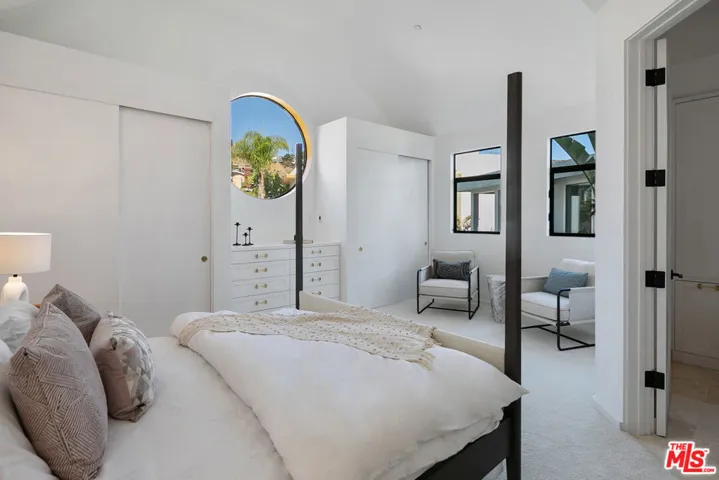 1501 Viewsite Terrace, Los Angeles, California 90069