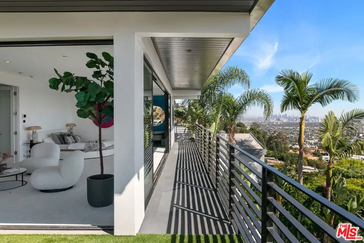 1501 Viewsite Terrace, Los Angeles, California 90069