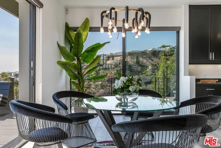 1501 Viewsite Terrace, Los Angeles, California 90069