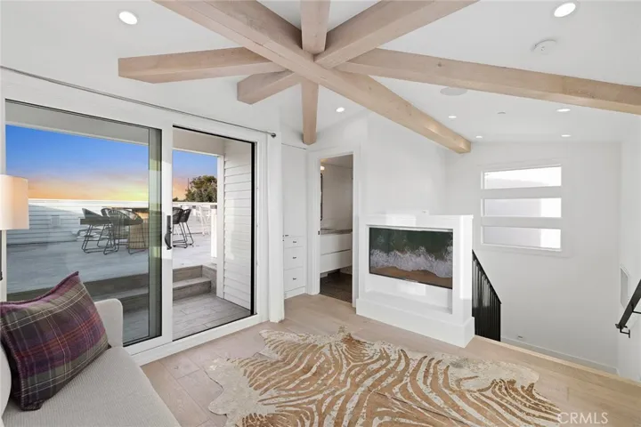 621 W Bay Avenue, Newport Beach, California 92661