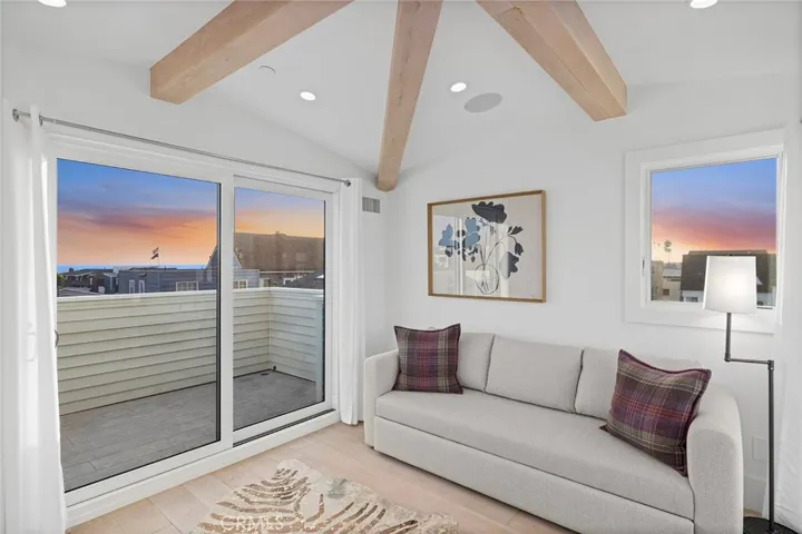 621 W Bay Avenue, Newport Beach, California 92661