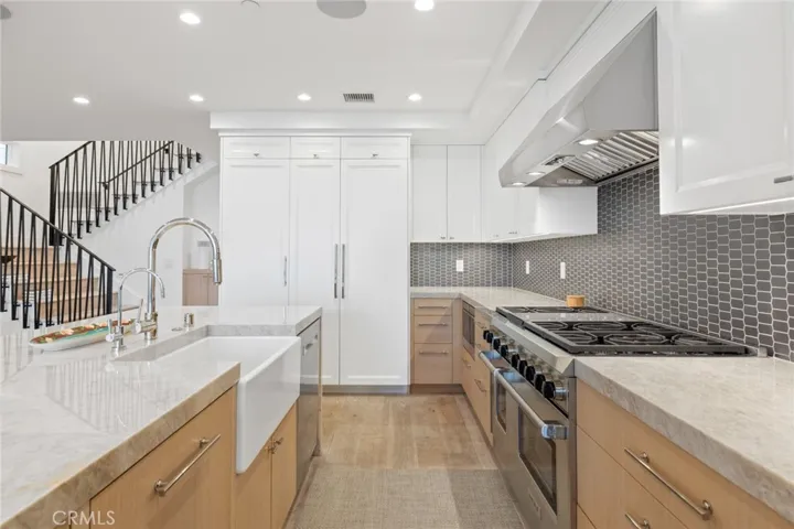 621 W Bay Avenue, Newport Beach, California 92661