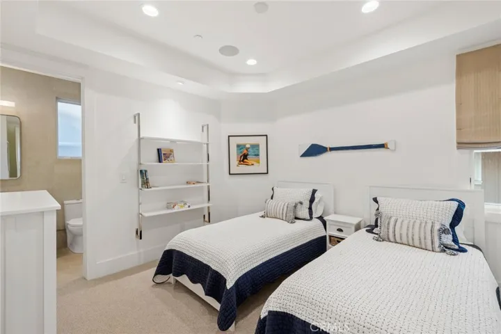 621 W Bay Avenue, Newport Beach, California 92661