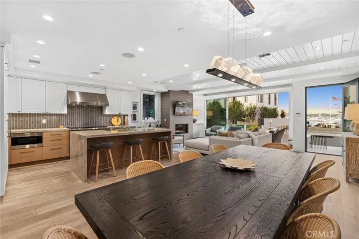 621 W Bay Avenue, Newport Beach, California 92661